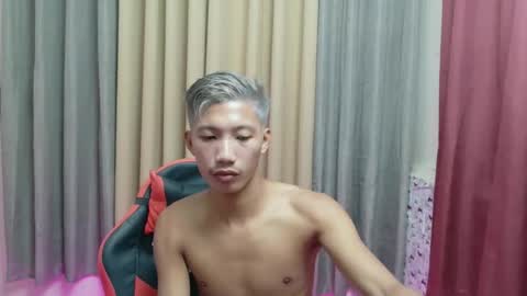 Snapshot of horny_asianmoreno chatting on December 3, 2025, 1:31 pm ROGER online show from December 3, 2025, 1:31 pm