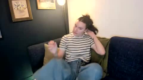 Snapshot of horny_college_roommates_ chatting on January 15, 2026, 3:55 am Alice online show from January 15, 2026, 3:55 am