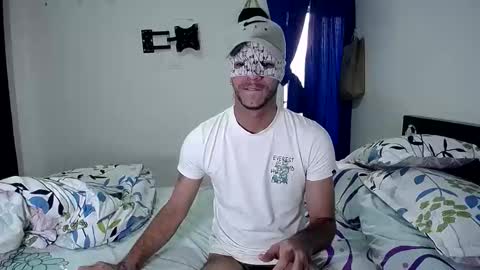 Snapshot of horny_dirty_bigcock chatting on November 18, 2025, 9:19 pm BoyHornyDirty online show from November 18, 2025, 9:19 pm