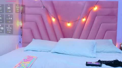 Khloe  online show from November 28, 2025, 12:52 pm