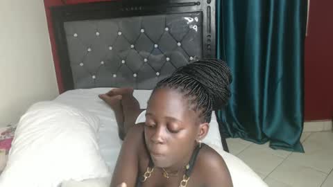 Snapshot of hornybella4 chatting on March 10, 2025, 12:18 am Bella online show from March 10, 2025, 12:18 am