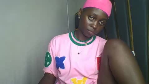 Bella online show from November 18, 2025, 9:19 pm