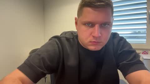 Snapshot of hornyboy95300 chatting on December 24, 2024, 9:50 am hornyboy95300 online show from December 24, 2024, 9:50 am