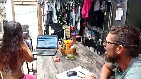 Nix  D online show from October 19, 2025, 10:49 am