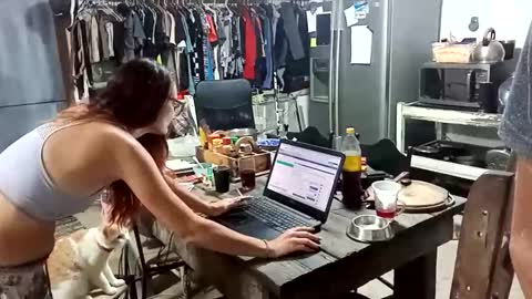 Nix  D online show from November 8, 2025, 8:18 pm