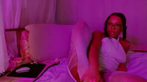 Snapshot of hornylittlehoney chatting on September 9, 2025, 3:28 am Horny Little Honey online show from September 9, 2025, 3:28 am
