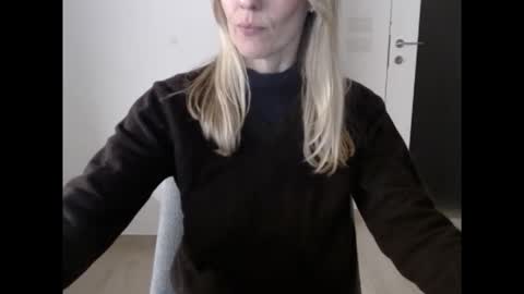 Hornyssima online show from December 15, 2025, 4:33 pm