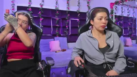 hornyy mom online show from November 12, 2025, 1:22 pm