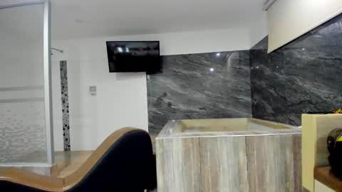 ronald and victoria online show from January 18, 2026, 2:04 am