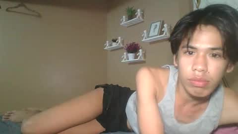 lover22 online show from March 4, 2026, 12:33 pm