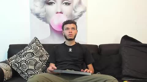 hot bad boy69 online show from October 14, 2025, 9:04 pm