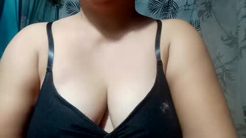 Snapshot of hot_boobs21 chatting on November 22, 2025, 11:31 am hot_boobs21 online show from November 22, 2025, 11:31 am