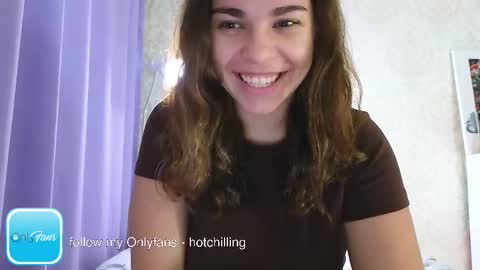 LiluCaroline online show from October 22, 2025, 9:36 pm