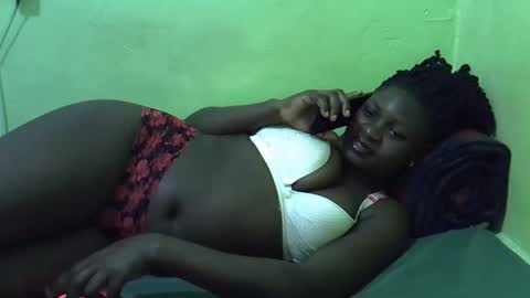 Snapshot of hot_girlly chatting on October 7, 2025, 12:24 pm hot_girlly online show from October 7, 2025, 12:24 pm