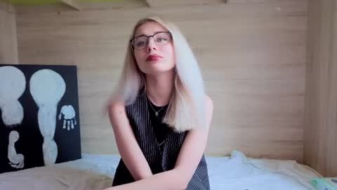 Snapshot of hot_kittie_hot chatting on June 12, 2026, 8:35 am hot_kittie_hot online show from June 12, 2026, 8:35 am