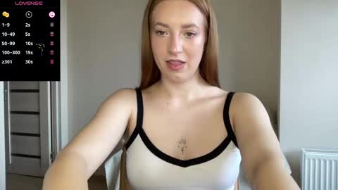 Lina online show from October 9, 2025, 10:24 am