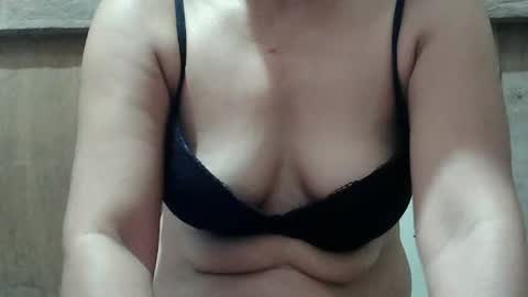 hotmama online show from February 9, 2025, 7:27 am