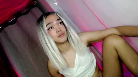 hot_moma69 online show from May 5, 2026, 12:13 pm