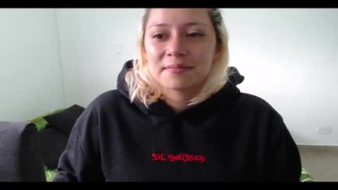Mia online show from February 16, 2025, 12:54 pm