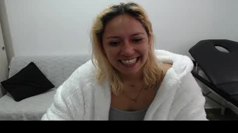 Mia online show from March 7, 2025, 2:12 pm