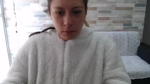 Mia online show from October 7, 2025, 2:14 pm