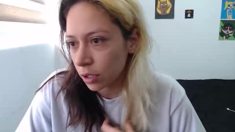 Mia online show from October 15, 2025, 2:17 pm