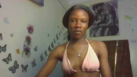 hot petite100 online show from November 17, 2025, 9:31 pm