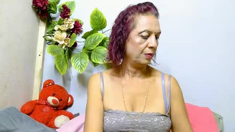 hot queen online show from July 23, 2026, 3:43 pm