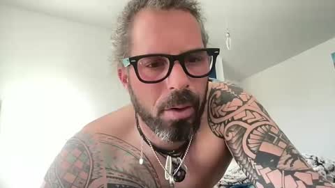 letmedoo2 online show from February 17, 2025, 8:19 am