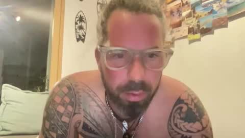 letmedoo2 online show from October 28, 2025, 5:37 pm