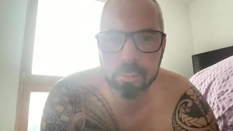 letmedoo2 online show from March 30, 2026, 11:33 am