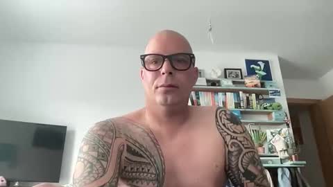 letmedoo2 online show from April 20, 2026, 6:49 am