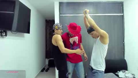 Vanesa Oliver and Andrew online show from November 23, 2025, 11:15 pm