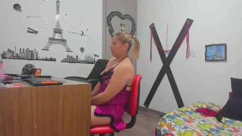 hotandfierylatinos online show from March 5, 2025, 10:33 am
