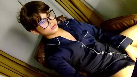 hotasian_ online show from April 19, 2026, 7:38 pm