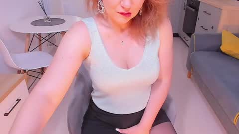 Snapshot of hotbabette chatting on June 30, 2026, 6:47 am SweetBrendy online show from June 30, 2026, 6:47 am