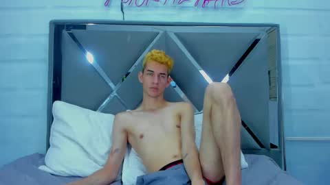 Snapshot of hotboyx_ chatting on October 18, 2025, 6:26 am DANIEL AND KEVIN online show from October 18, 2025, 6:26 am