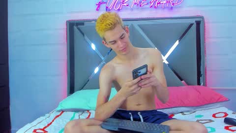 Snapshot of hotboyx_ chatting on October 25, 2025, 6:43 am DANIEL AND KEVIN online show from October 25, 2025, 6:43 am