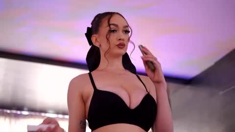 Snapshot of hotbustybabex chatting on July 3, 2026, 8:54 am Anais online show from July 3, 2026, 8:54 am