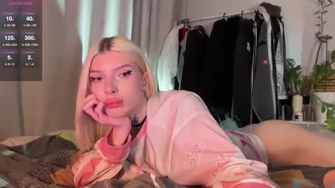 hotchubently online show from October 20, 2025, 6:08 pm