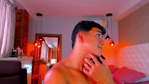 Hussain   aaron and Ekko online show from September 25, 2025, 1:37 pm