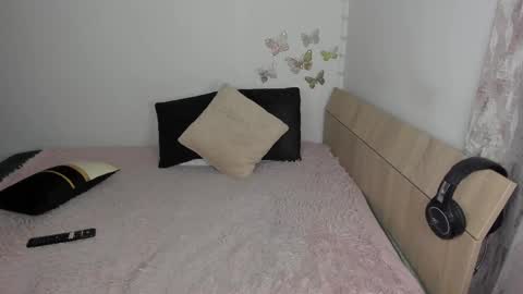 KRISS LUNA online show from September 23, 2025, 4:37 am