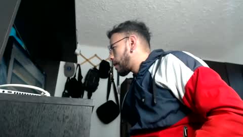 Snapshot of hotdereck33 chatting on February 19, 2025, 6:32 pm hotdereck33 online show from February 19, 2025, 6:32 pm