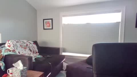 hotdog1124 online show from January 27, 2025, 12:58 pm