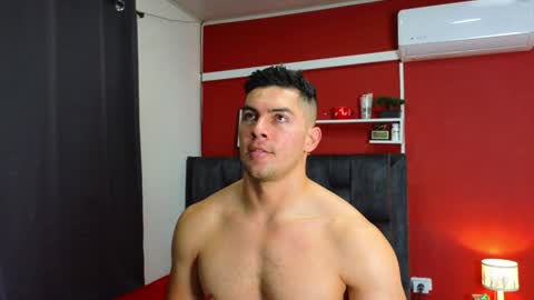 Snapshot of hotfuckers4uu chatting on January 18, 2025, 12:02 am felipe marcello online show from January 18, 2025, 12:02 am