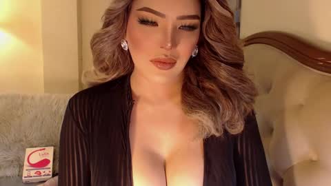 Snapshot of hotgoddesselectrax chatting on October 5, 2025, 2:43 am Miss ELY online show from October 5, 2025, 2:43 am