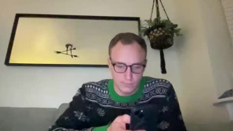 hotholby86 online show from December 15, 2024, 5:20 pm