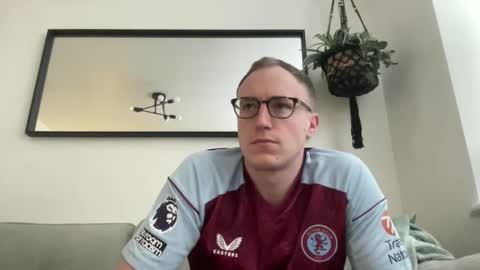 hotholby86 online show from December 26, 2024, 1:32 pm