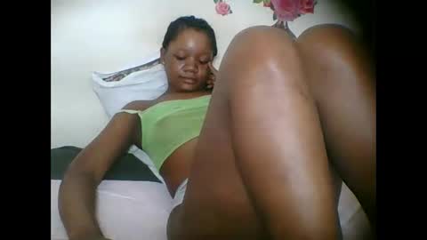 LOYCE online show from October 18, 2025, 10:54 pm