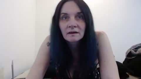 hotmodel1984 online show from December 5, 2025, 4:58 pm